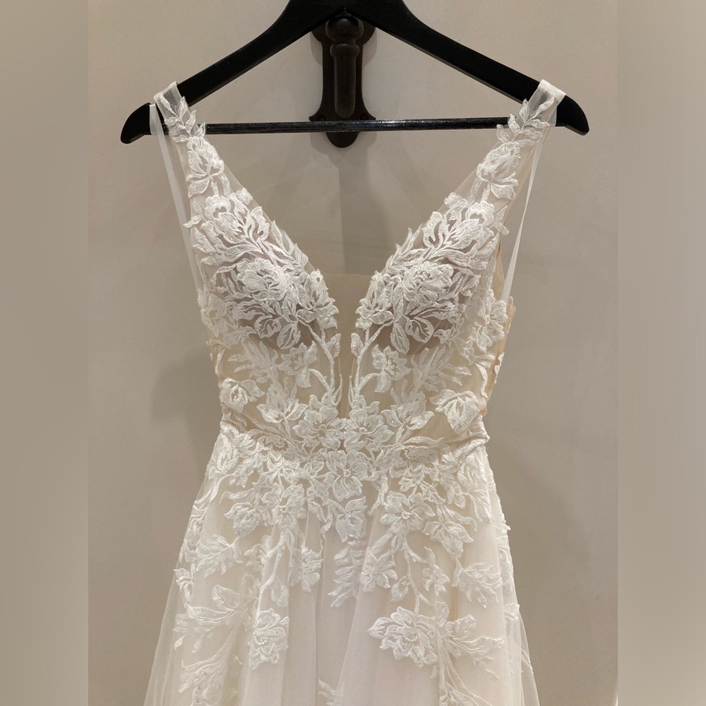 Lillian West #66063 Wedding Dress with Embroidered Flowers - Size 4 - Picture 2 of 11